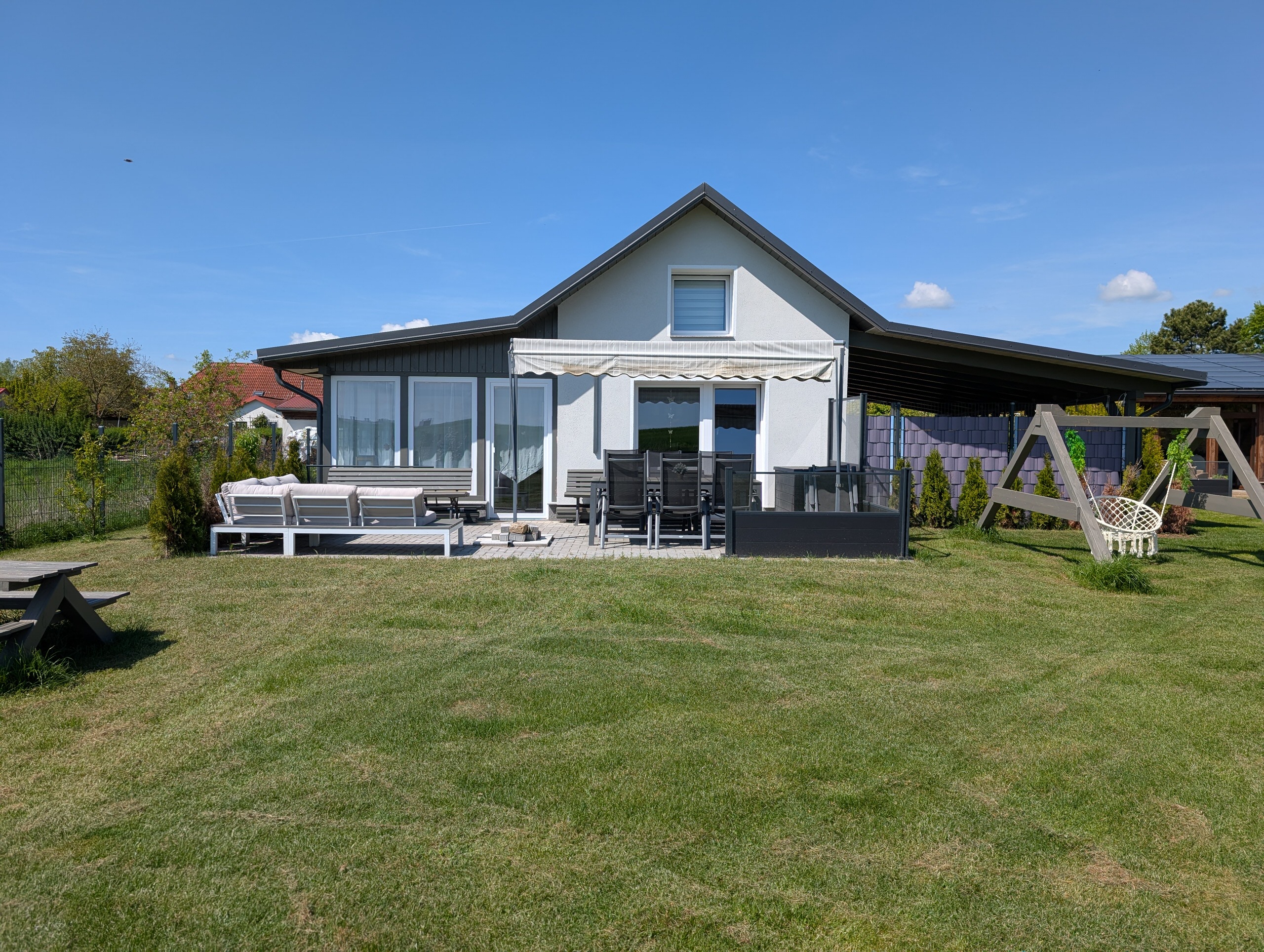 ferienhaus_magnolie-aussenbereich-mit-terasse-01