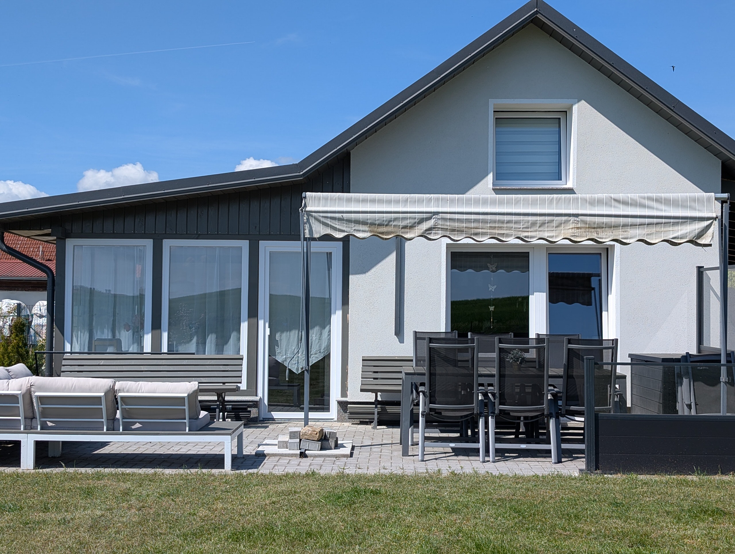 ferienhaus_magnolie-aussenbereich-mit-terasse-02