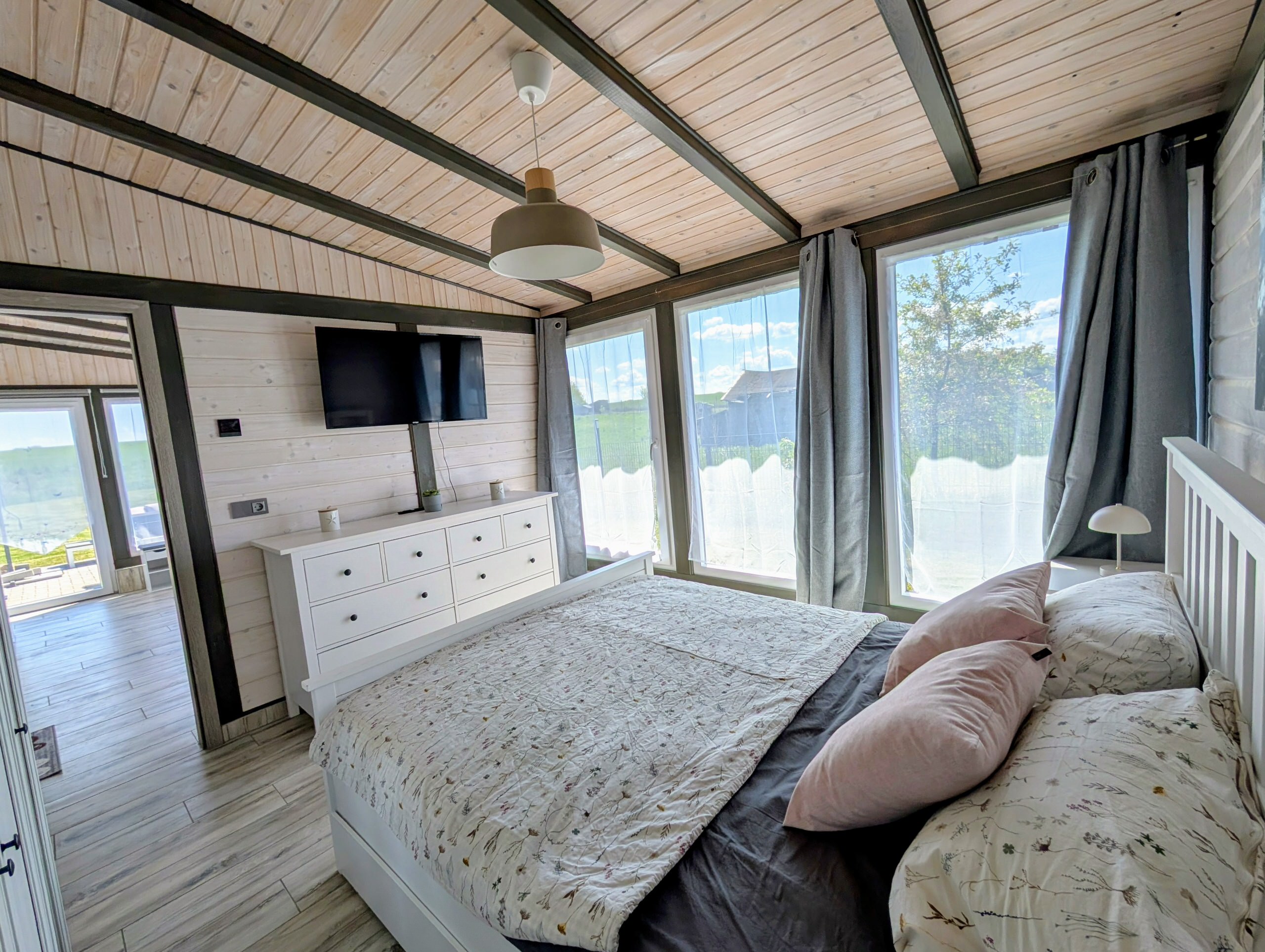 ferienhaus_magnolie-schlafzimmer-mit-tv