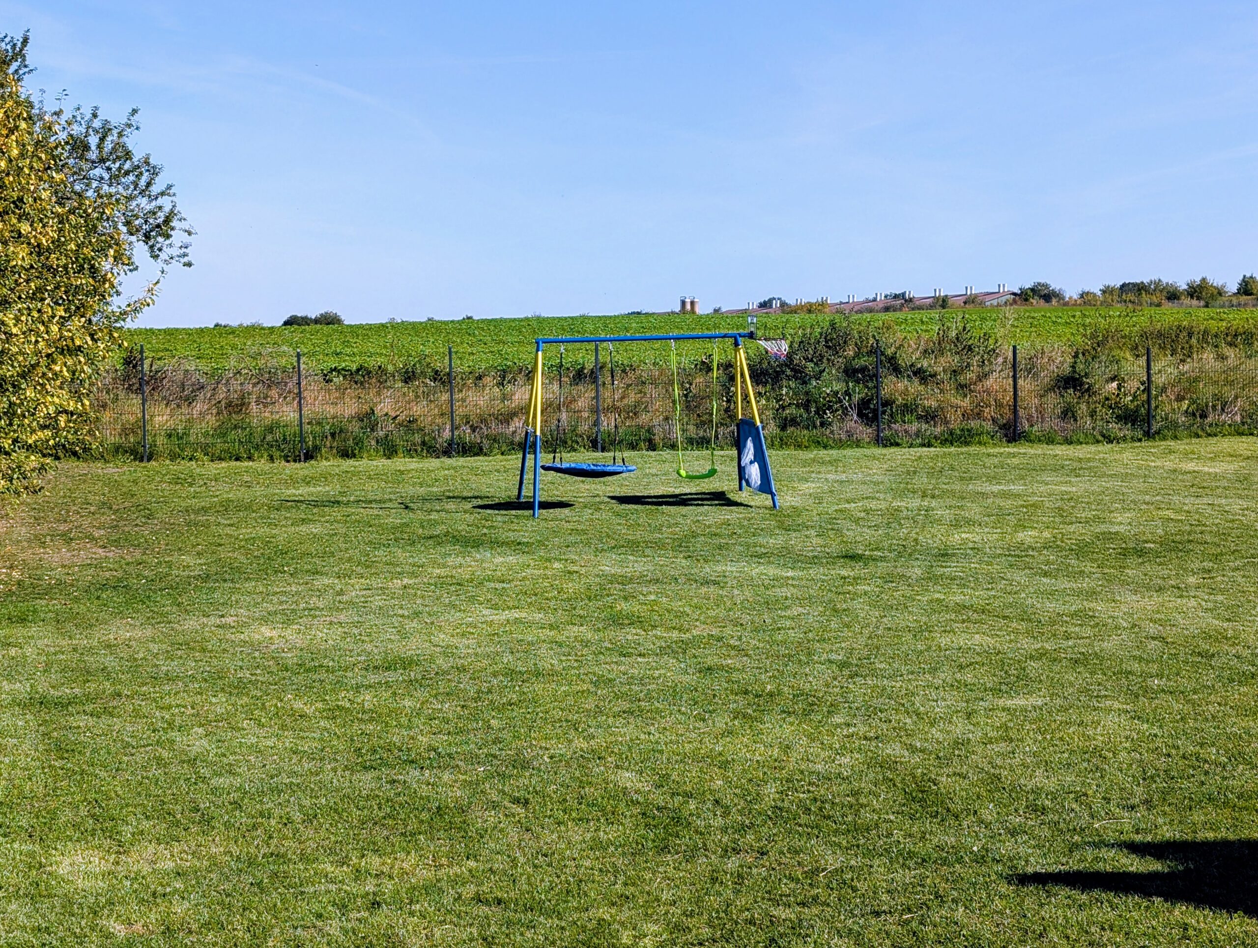Ferienaus_Ponderosa-Garten-mit-Schaukel
